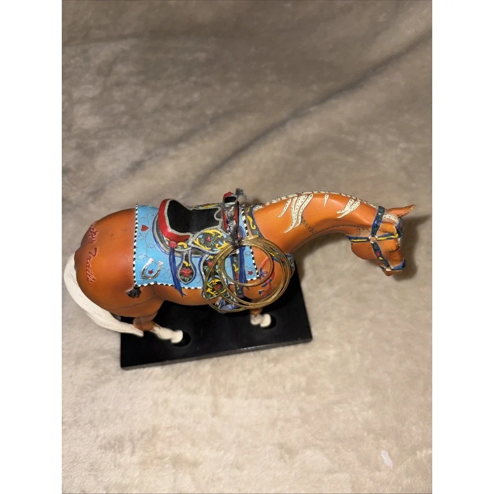 Trail Of Painted Ponies Happy Trails 1E/4,708 Retired - Ear Chip